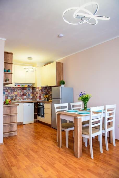 Charming Sunny Apartment+Swimming Pool Святые Константин и Елена Экстерьер фото