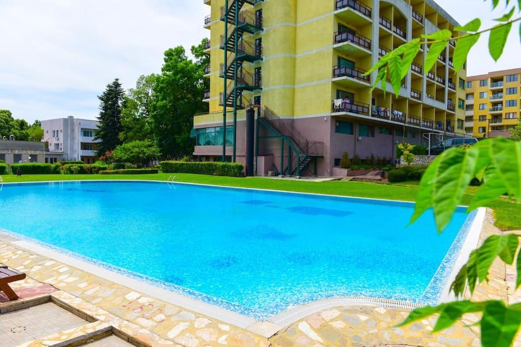 Charming Sunny Apartment+Swimming Pool Святые Константин и Елена Экстерьер фото