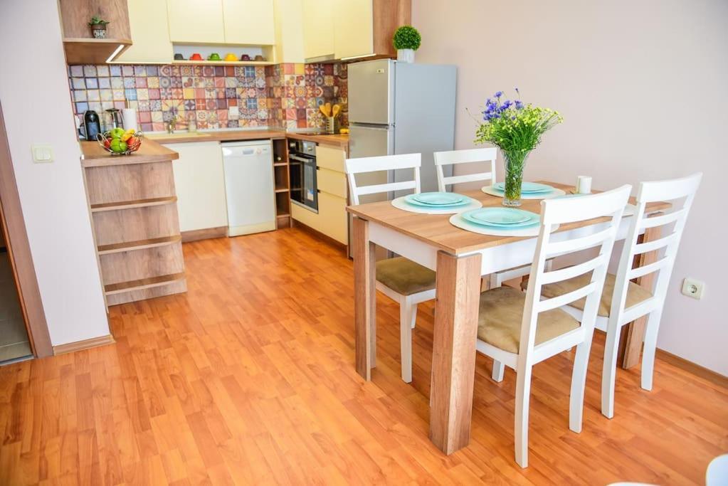 Charming Sunny Apartment+Swimming Pool Святые Константин и Елена Экстерьер фото